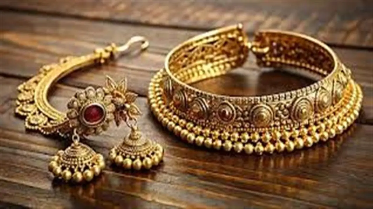 تراجع أسعار الذهب في تعاملات مساء السبت مع استقرار سعر عيار 21